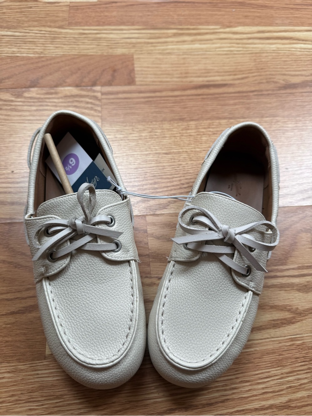 NWT Universal Thread Women’s Off White Moccasins Size 6.5 Memory Foam